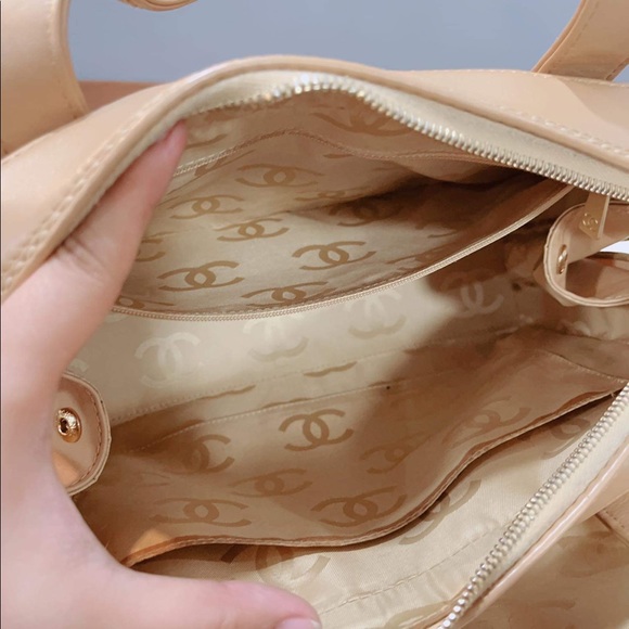 Authentic Chanel Bowler handbag - Picture 4 of 16